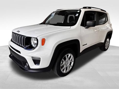 Used 2022 Jeep Renegade Latitude AWD/4WD image 3