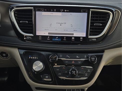 Used 2021 Chrysler Pacifica Touring-L image 12