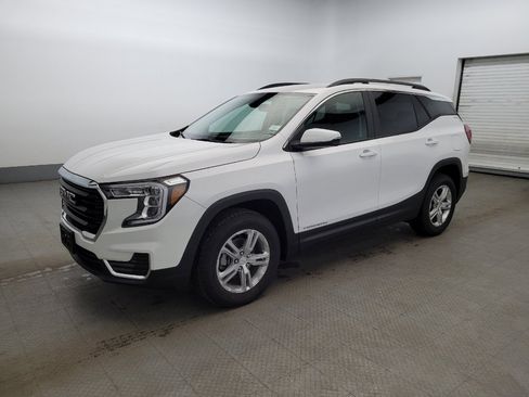 Used 2023 GMC Terrain SLE w/ Driver Convenience Package image 2