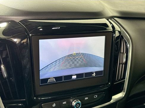 Used 2021 Chevrolet Traverse LT image 16