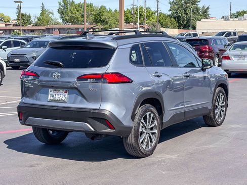 Used 2024 Toyota Corolla Cross XLE w/ Convenience Package image 4