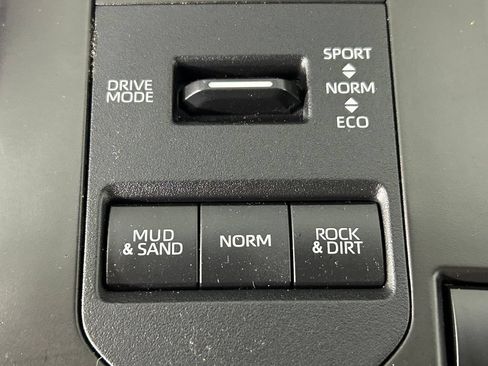 Used 2021 Toyota Highlander XLE AWD/4WD image 25