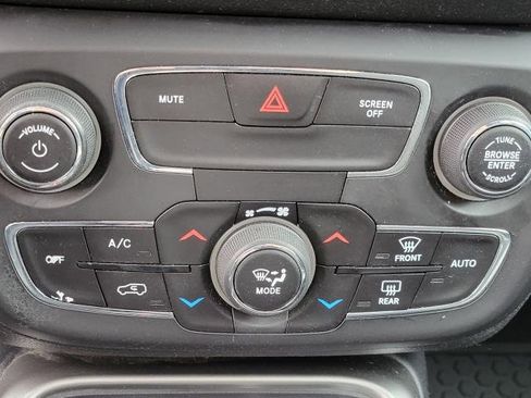 Used 2019 Jeep Compass Latitude image 28