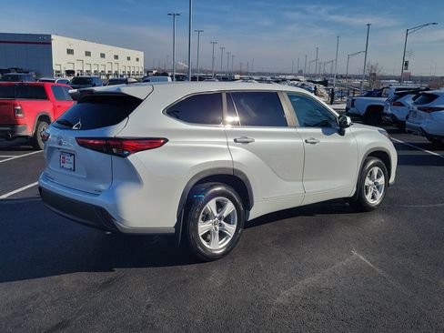 Certified 2023 Toyota Highlander L image 5