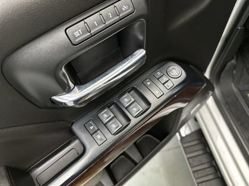 Used 2019 GMC Sierra 3500 SLT w/ Duramax Plus Package AWD/4WD image 18