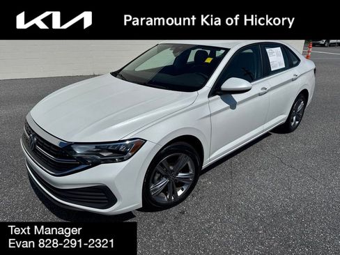 Used 2023 Volkswagen Jetta SE FWD image 1