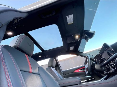 Used 2024 Chevrolet Traverse RS image 15