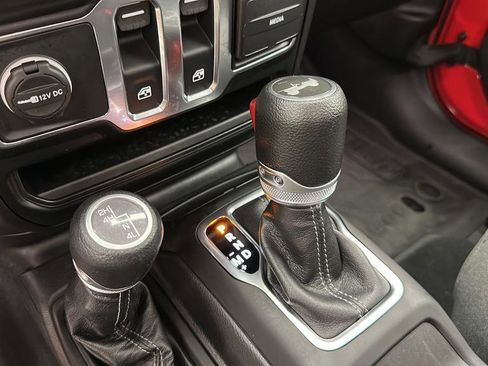 Used 2024 Jeep Wrangler Sport AWD/4WD image 18