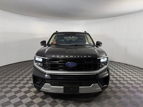 Used 2025 Ford Expedition Max Platinum AWD/4WD image 2