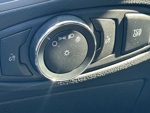 Used 2019 Ford Edge SE image 21