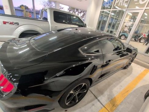 Used 2020 Ford Mustang Coupe image 3