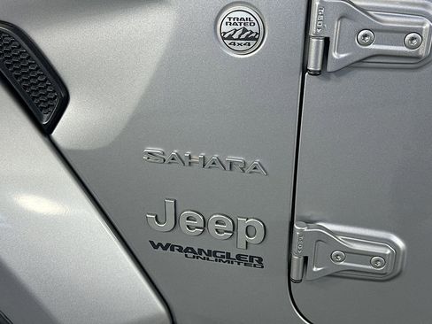 Used 2019 Jeep Wrangler Unlimited Sahara image 28