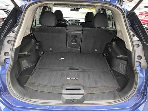 Used 2019 Nissan Rogue SV image 10