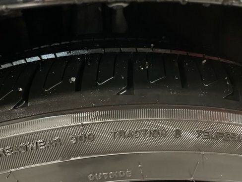 New 2025 Toyota Prius Plug-In Hybrid image 8