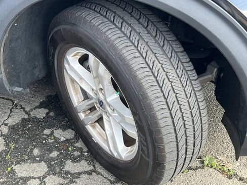 Used 2023 Ford Explorer XLT w/ Equipment Group 202A image 7