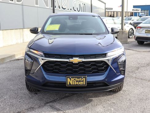 Used 2024 Chevrolet Trax LS image 2