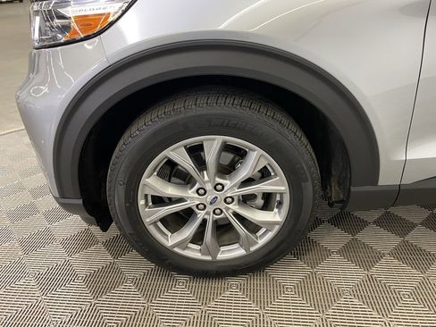 Used 2023 Ford Explorer Limited image 8