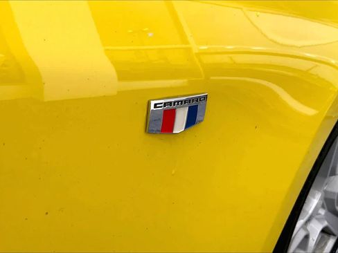 Used 2016 Chevrolet Camaro LT w/ Technology Package image 9