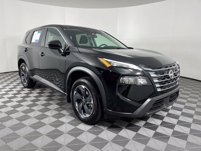 Certified 2026 Nissan Rogue SV FWD image 3