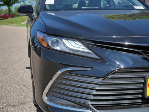 Certified 2023 Toyota Camry XLE w/ Cold Weather Package AWD/4WD image 17