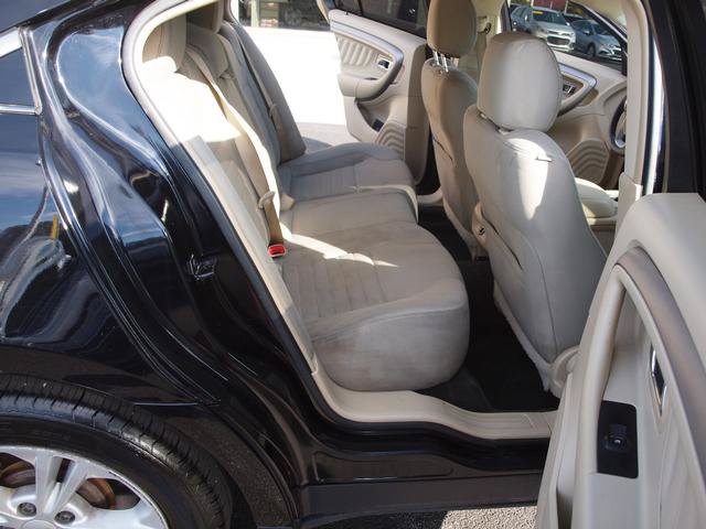 Used 2016 Ford Taurus SE FWD image 7
