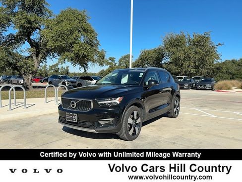Certified 2022 Volvo XC40 T5 Momentum w/ Premium Package image 1