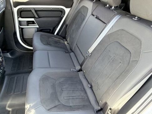 Used 2020 Land Rover Defender 110 SE image 26