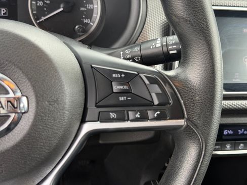 Used 2019 Nissan Kicks SV FWD image 22