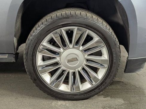 Used 2018 Cadillac Escalade Platinum image 12