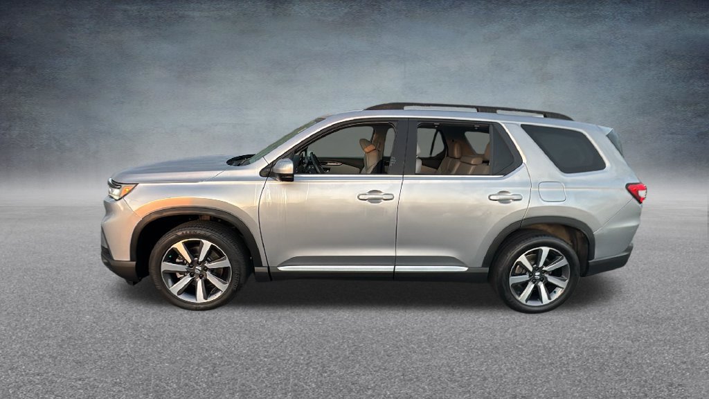 Used 2023 Honda Pilot Touring image 6
