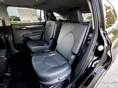 New 2026 Toyota Highlander Limited image 10
