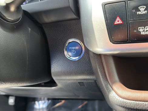 Used 2019 Toyota Highlander XLE AWD/4WD image 22