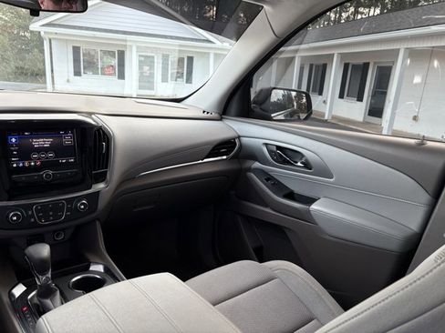 Used 2021 Chevrolet Traverse LT image 13