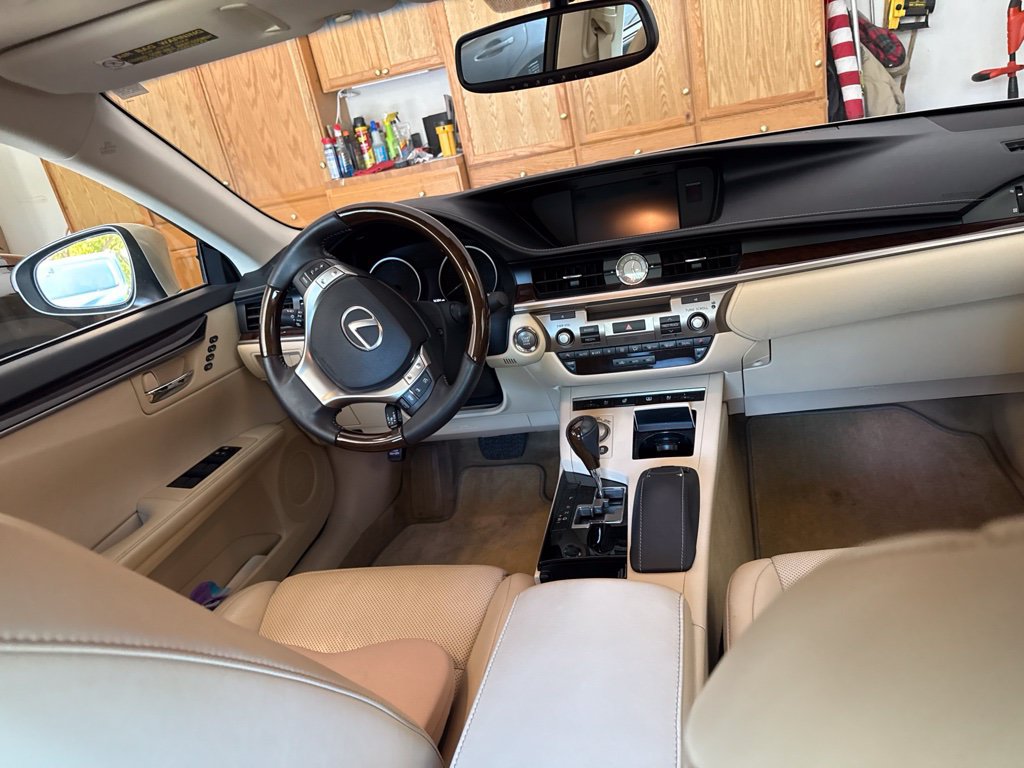 Used 2015 Lexus ES 350 w/ Ultra Luxury Package FWD image 15