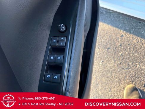 Used 2019 Toyota Camry SE image 12