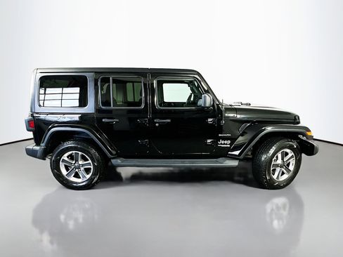 Used 2022 Jeep Wrangler Unlimited Sahara w/ Cold Weather Group image 8