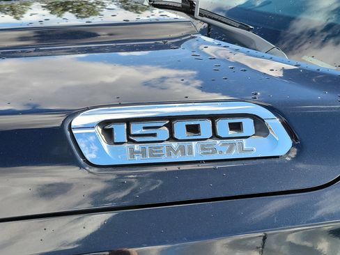 Used 2019 RAM 1500 Laramie AWD/4WD image 3