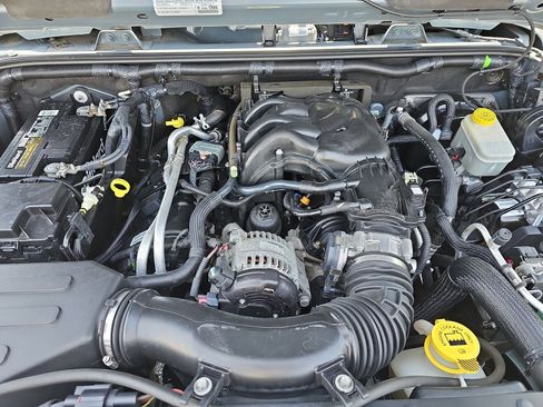 Used 2015 Jeep Wrangler Unlimited Sahara w/ Connectivity Group image 28