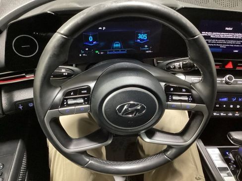 Used 2023 Hyundai Elantra Limited image 26