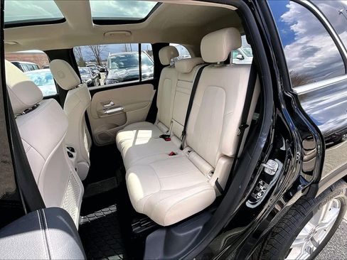 Used 2023 Mercedes-Benz GLB 250 4MATIC image 21