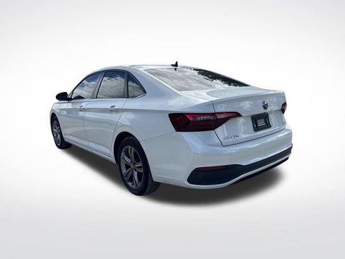 Used 2024 Volkswagen Jetta SE FWD image 6