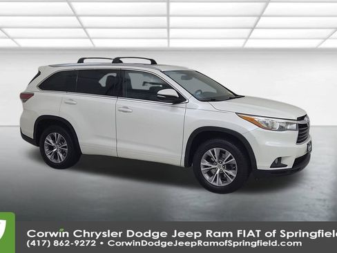 Used 2015 Toyota Highlander XLE image 2