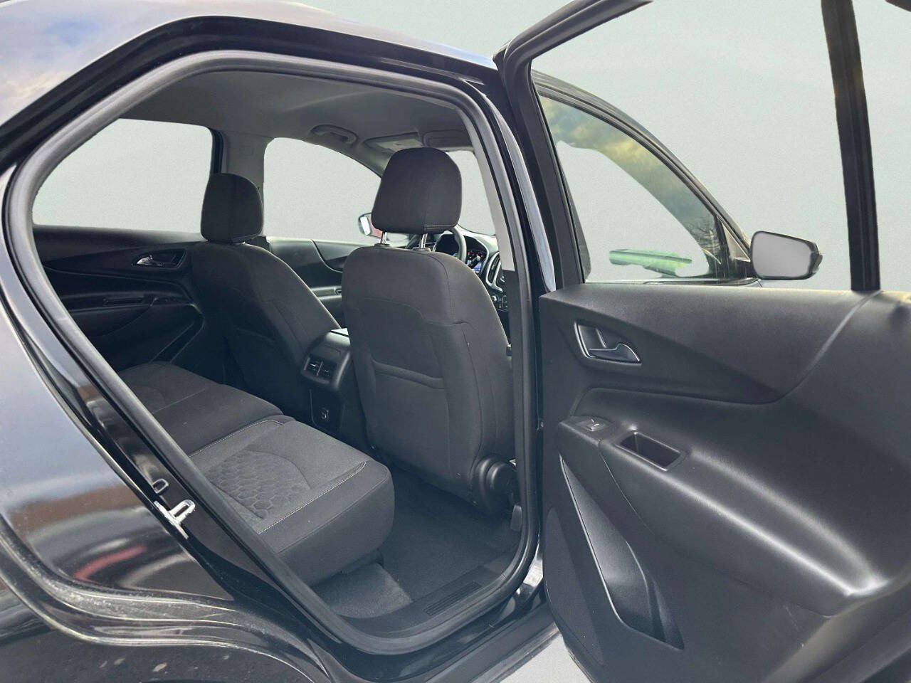 Used 2021 Chevrolet Equinox LT AWD/4WD image 17
