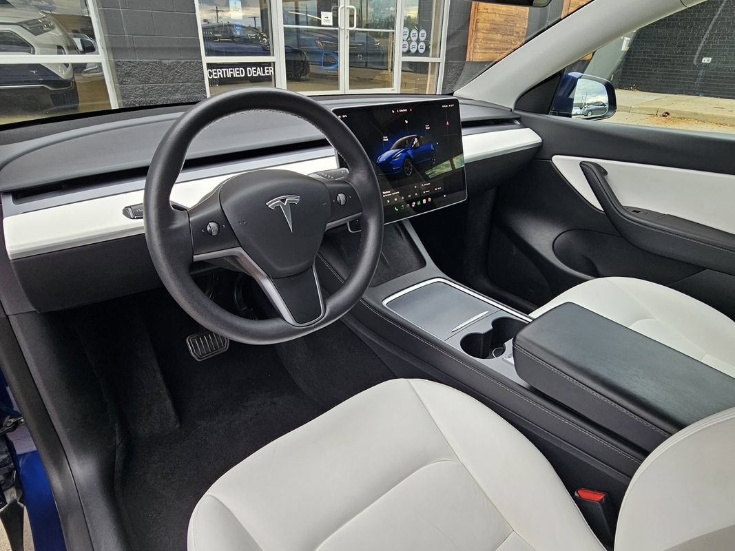 Used 2022 Tesla Model Y Long Range AWD/4WD image 2