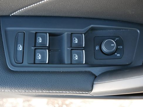 Used 2022 Volkswagen Tiguan SE image 20