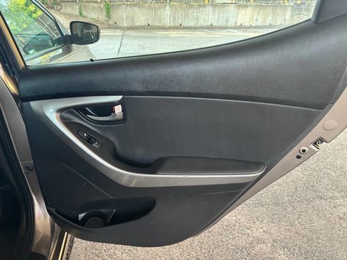 Used 2012 Hyundai Elantra Limited FWD image 19