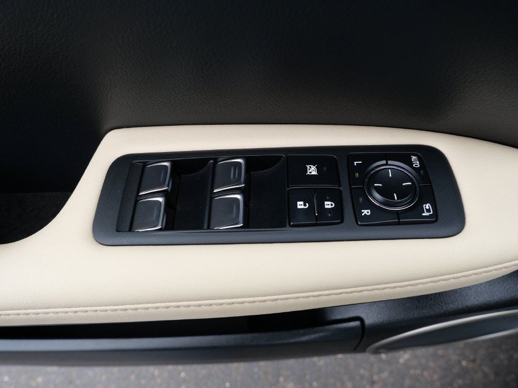Used 2022 Lexus RX 350L Premium w/ Premium Package AWD/4WD image 16