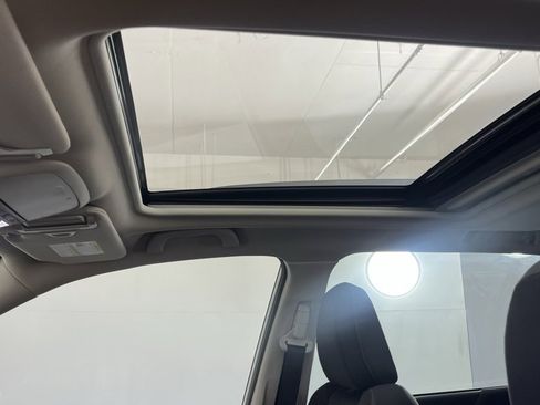 Used 2024 Subaru Forester Premium image 9