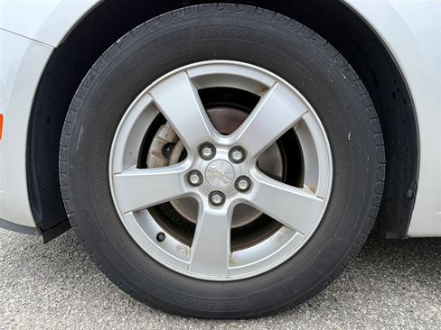 Used 2014 Chevrolet Cruze LT image 29