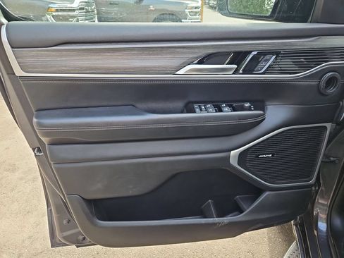 Certified 2024 Jeep Wagoneer Series II w/ Flexible Seating Group AWD/4WD image 11